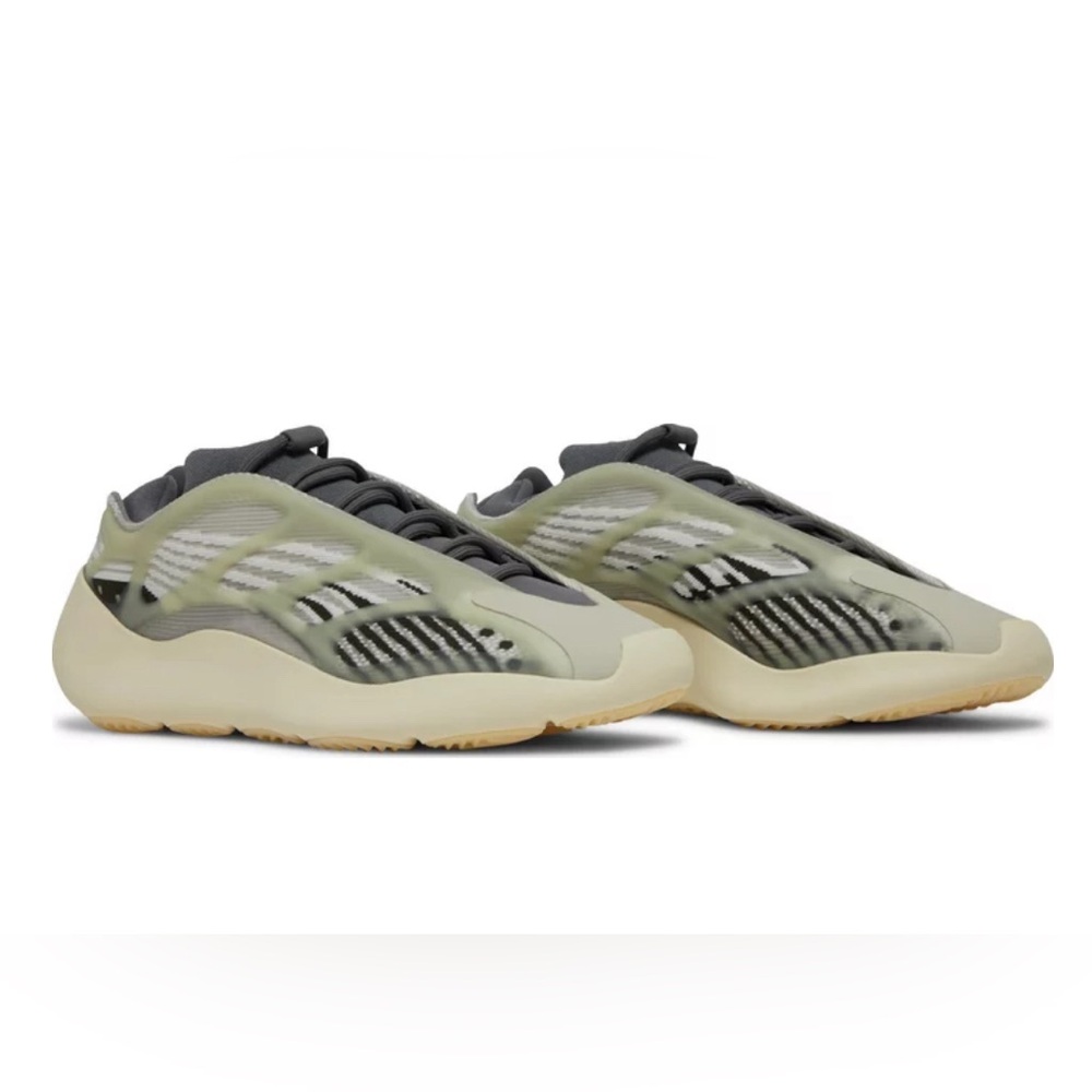 adidas Yeezy 700 V3 ‘Fade Salt BRAND NEW/NEVER WORN US men size 9